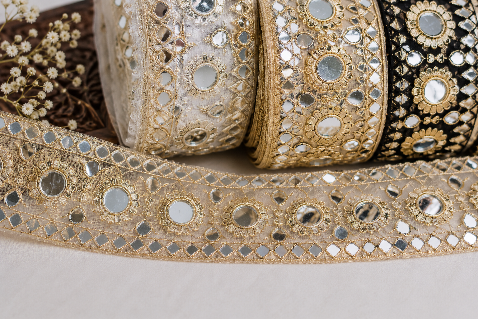Mirror lace