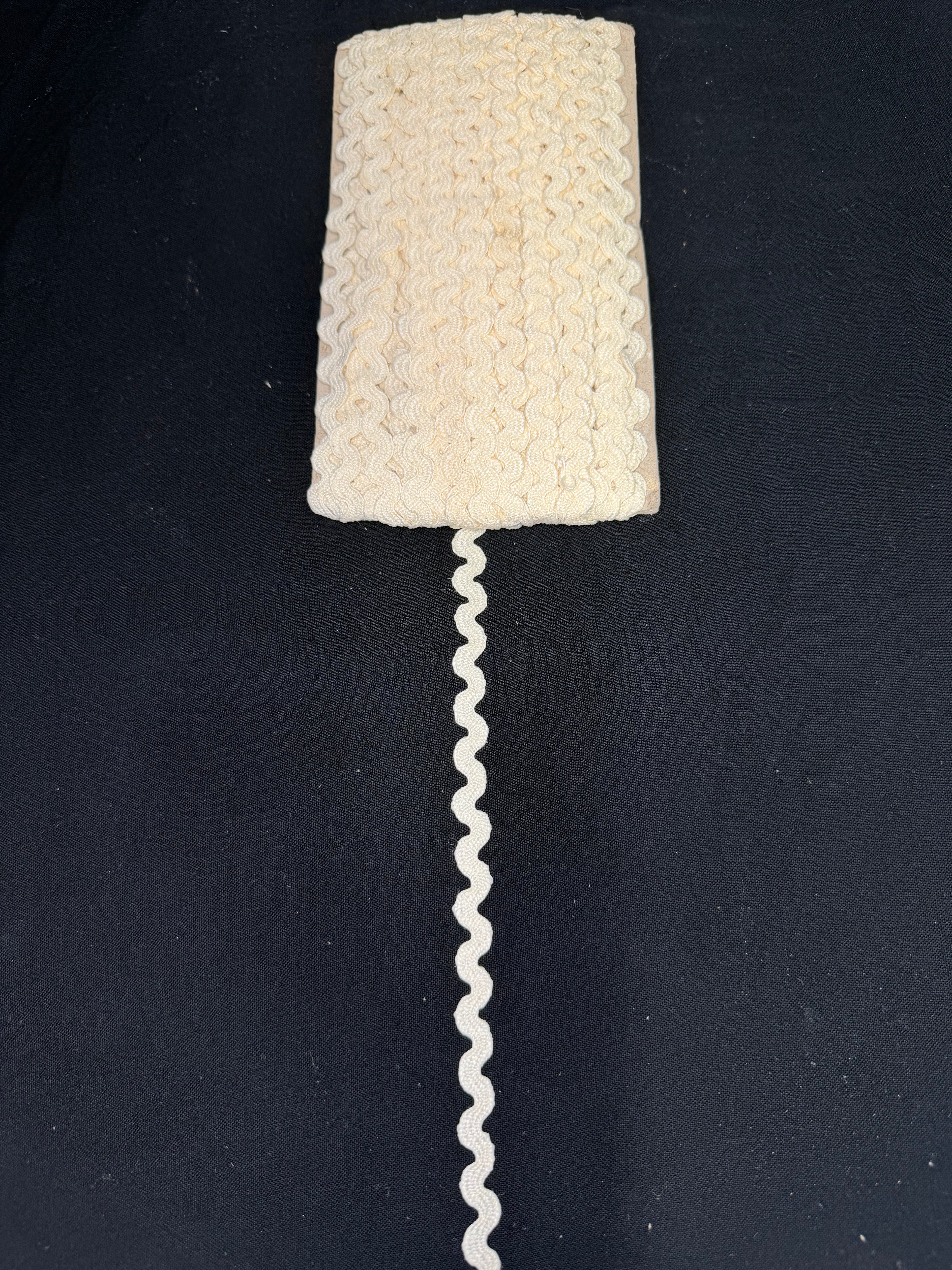Zig Zag Lace – 20 Meter Roll | Multiple Colors Available